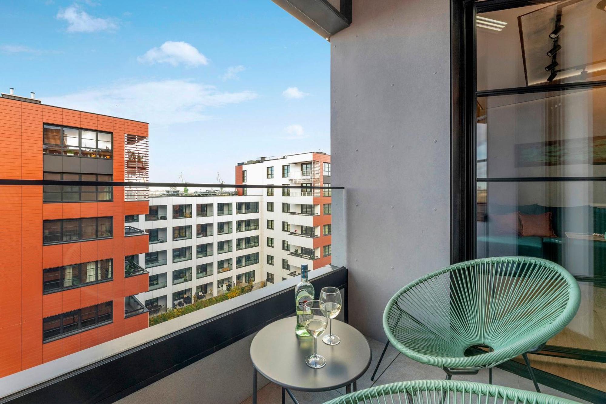 Doki Living & Foodhall By Downtown Apartments Гданск Екстериор снимка